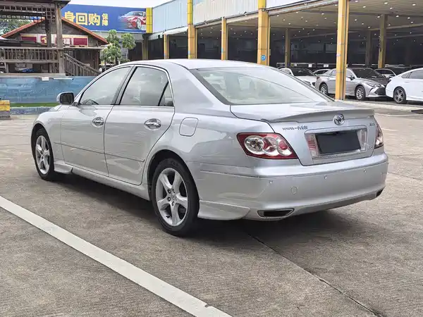 Toyota Reiz 2010