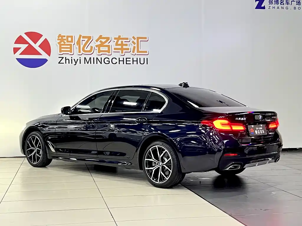 BMW 5 Series 2022 — фото 12