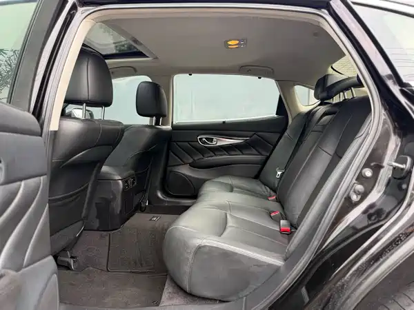 Infiniti Q70 2016