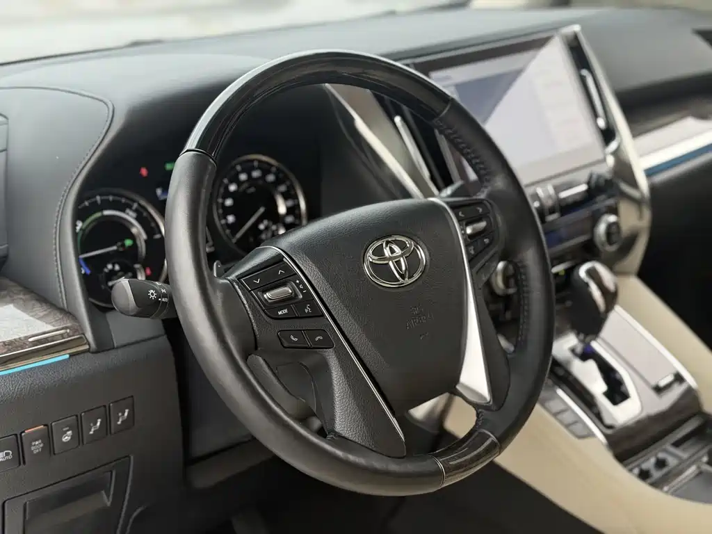 Toyota Alphard 2023 — фото 16