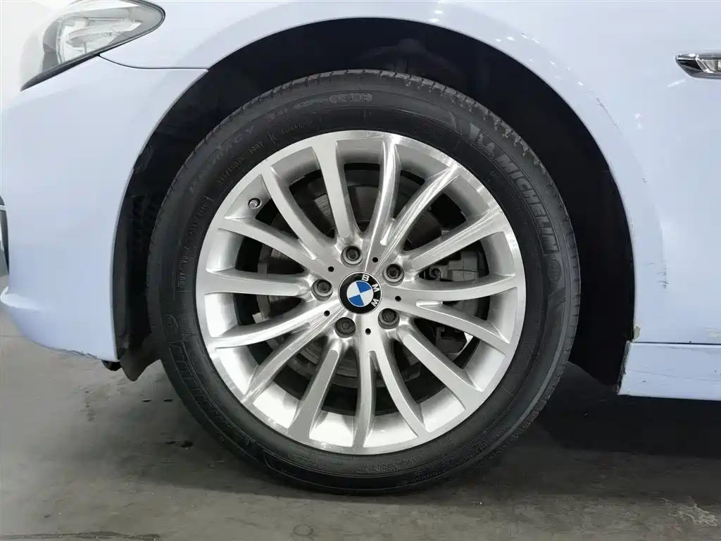 BMW 5 Series 2016 — фото 17