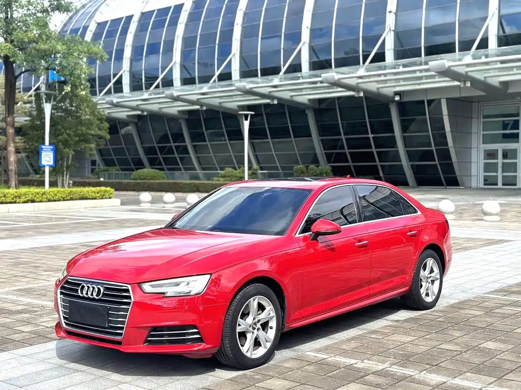 Audi A4L 2018 — фото 1