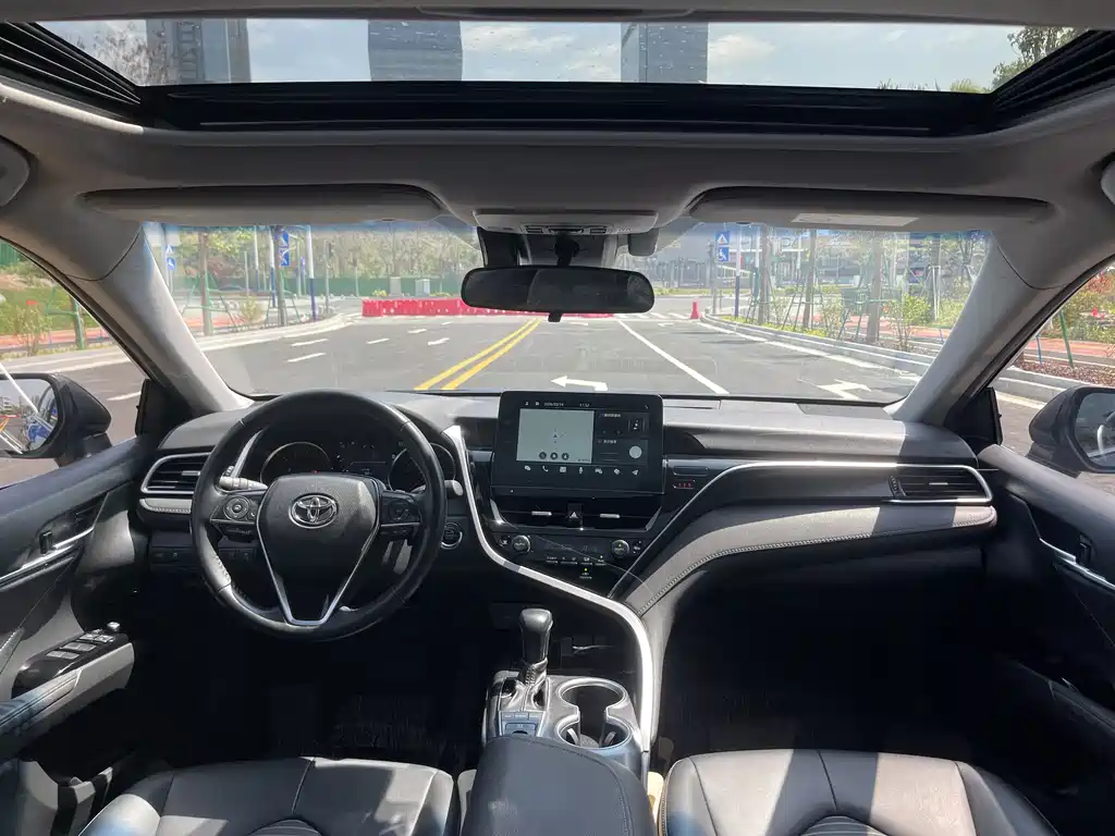 Toyota Camry 2023 — фото 14