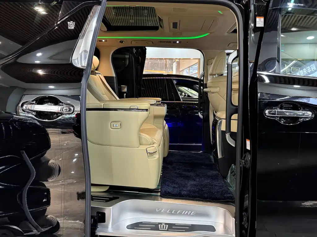 Toyota Vellfire 2021 — фото 9