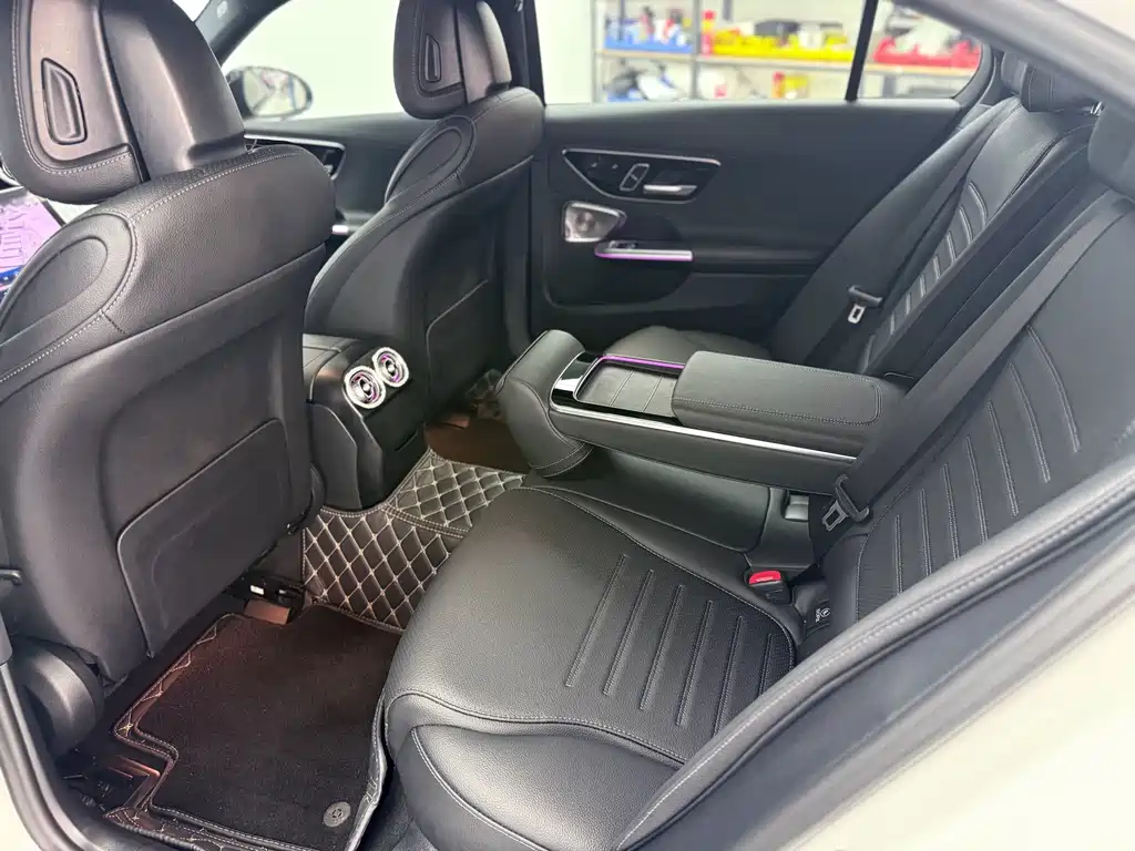 Mercedes-Benz C-Class 2023 — фото 11