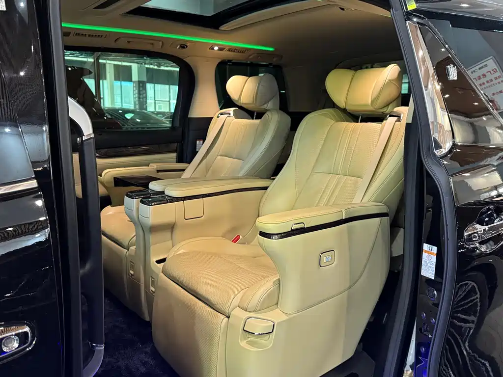 Toyota Vellfire 2021 — фото 11