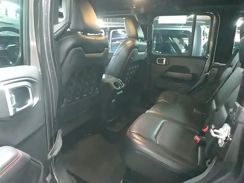 Jeep Wrangler 2020 — фото 17