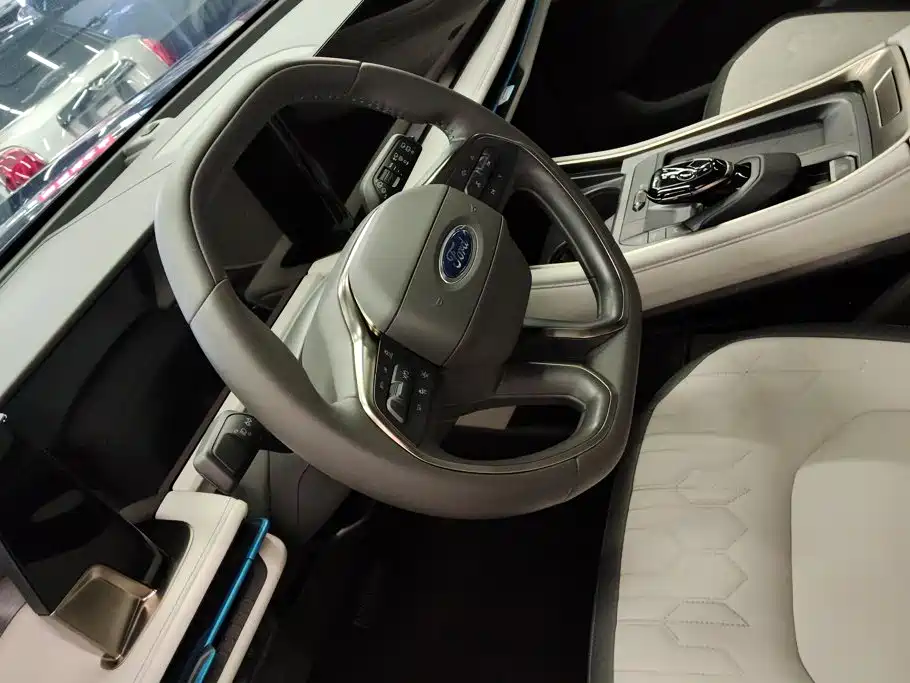 Ford Edge 2024 — фото 15