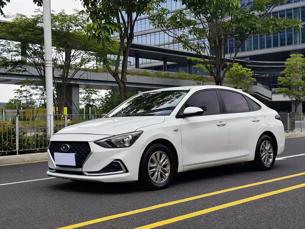 Hyundai Elantra 2018 — фото 1
