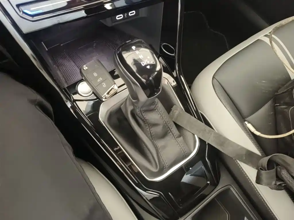 Volkswagen T-Roc 2023 — фото 14