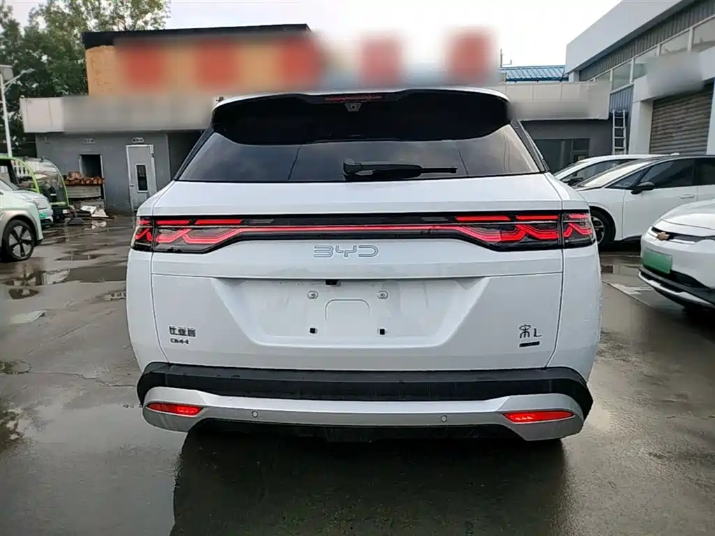 BYD L DM-i 2026 — фото 6