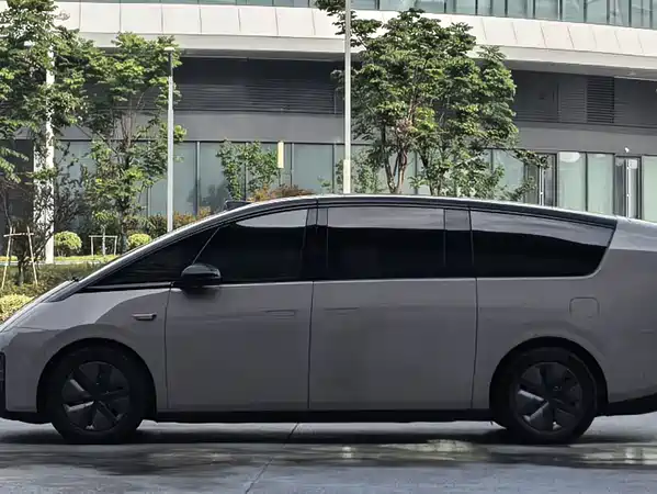 Li Auto MEGA 2024
