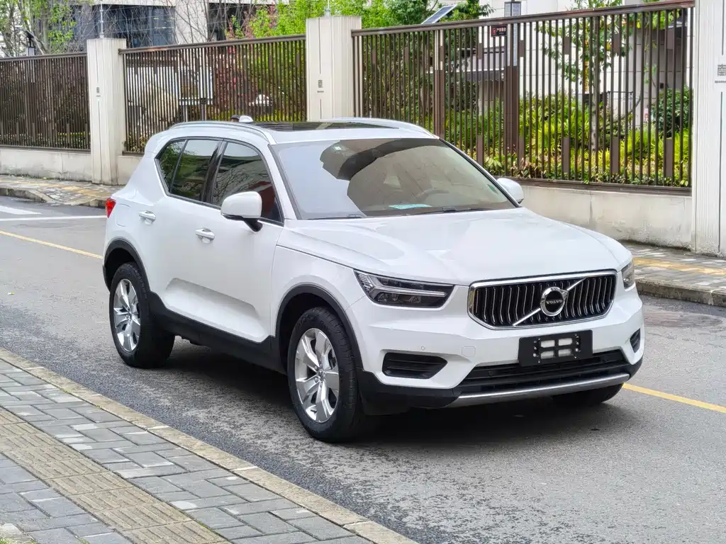 Volvo XC40 2021 — фото 3