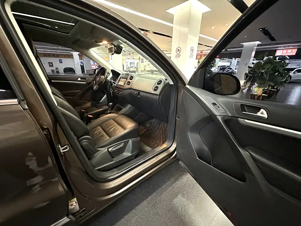 Volkswagen Tiguan 2012 — фото 24