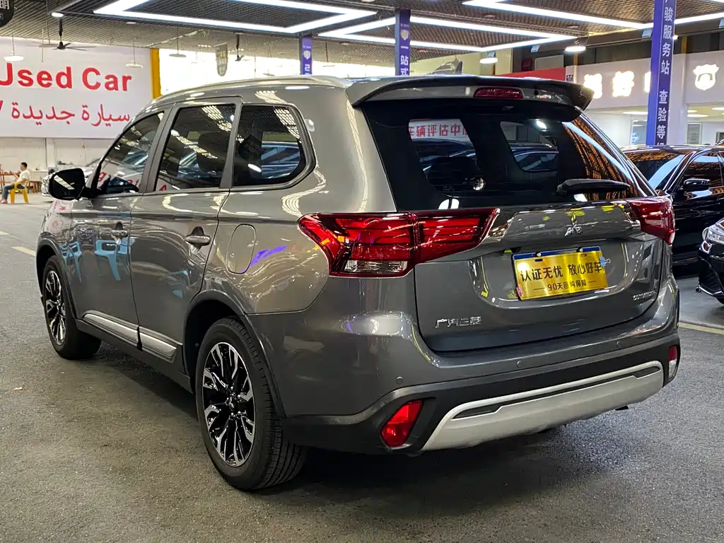 Mitsubishi Outlander 2020 — фото 4