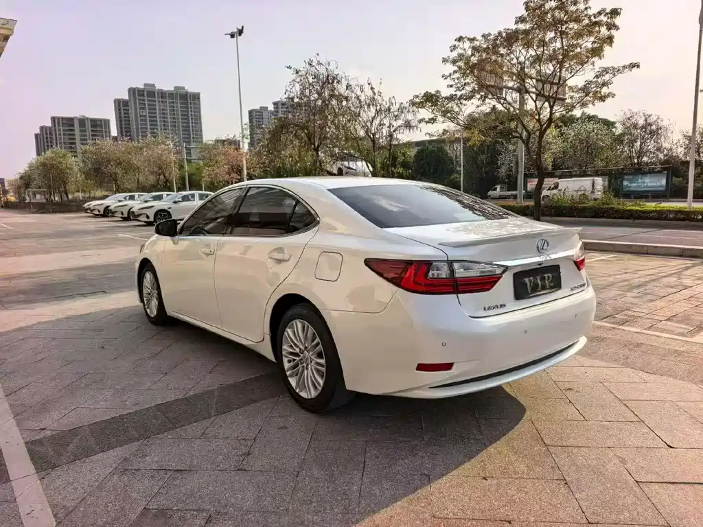 Lexus ES 2017 — фото 5