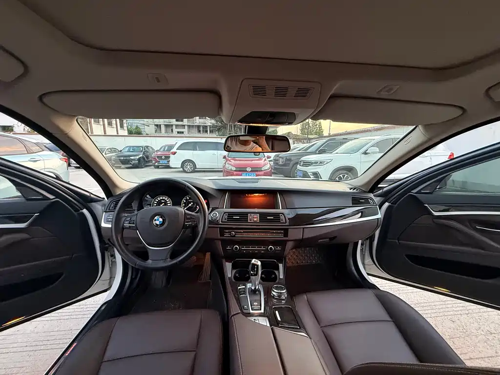 BMW 5 Series 2016 — фото 8