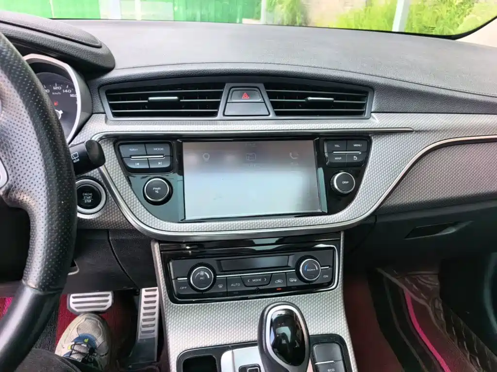 Geely Emgrand GS 2017 — фото 13