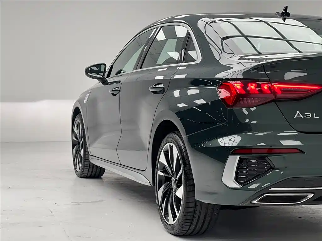 Audi A3 2023 — фото 10