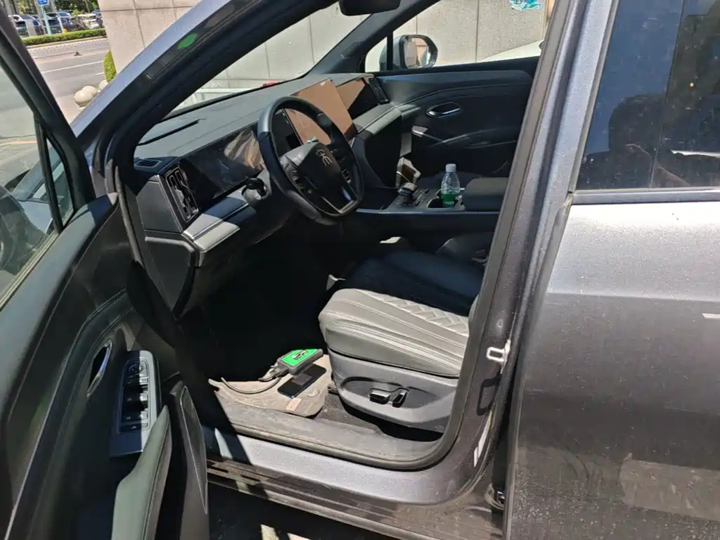 BYD L DM-i 2025 — фото 16
