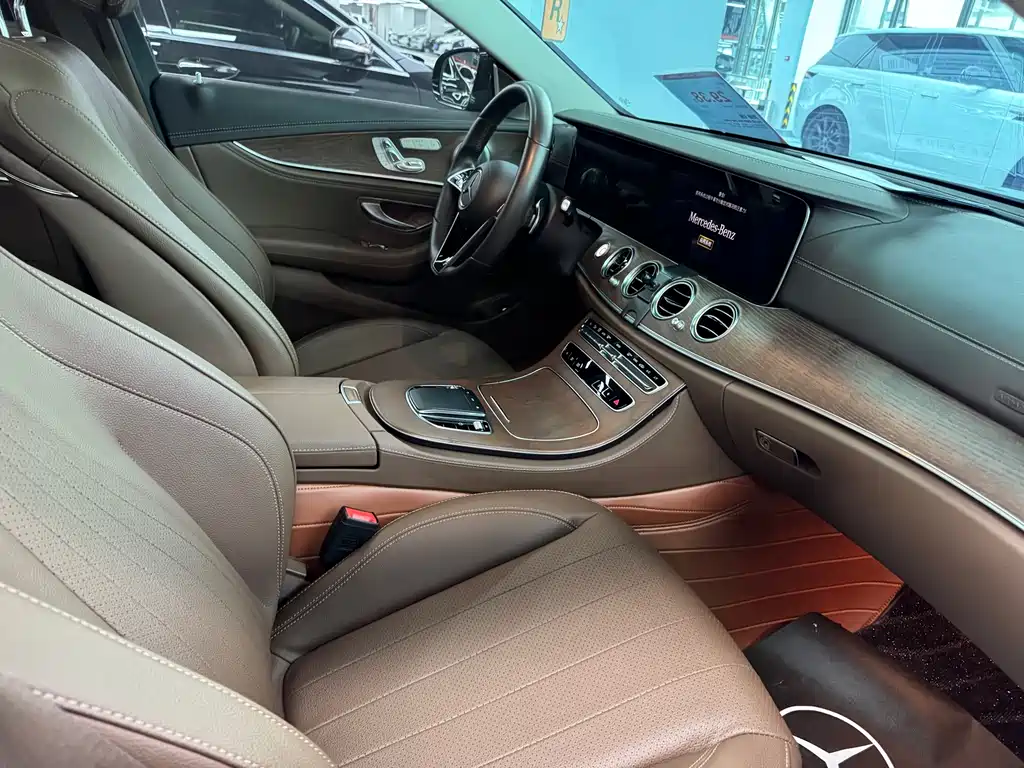 Mercedes-Benz E-Class 2023 — фото 11