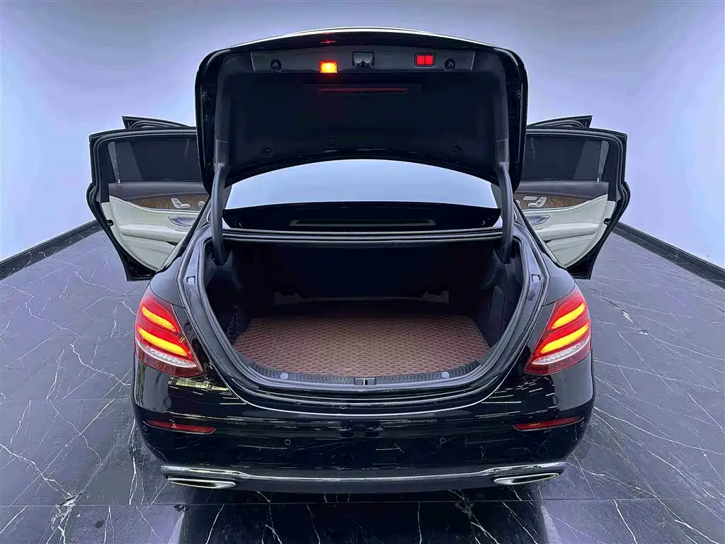 Mercedes-Benz E-Class 2019 — фото 7
