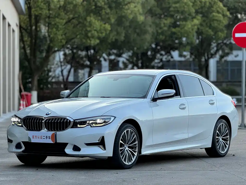 BMW 3 Series 2019 — фото 1