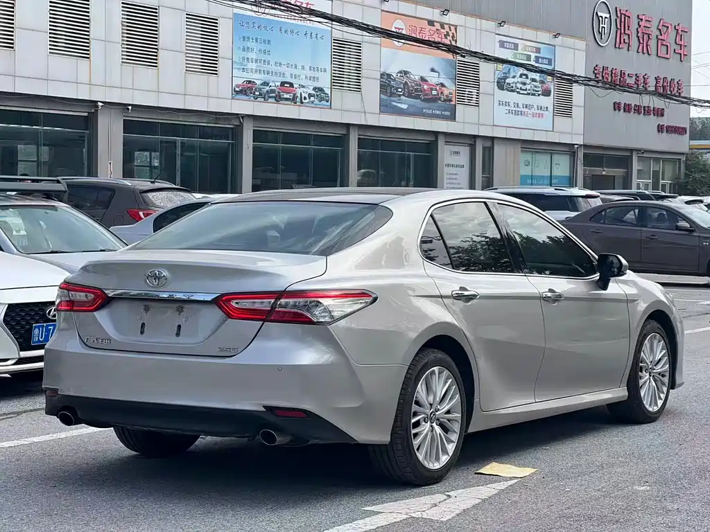 Toyota Camry 2019 — фото 4