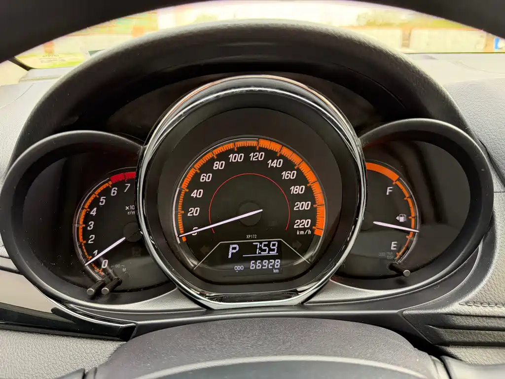 Toyota Yaris L 2021 — фото 10