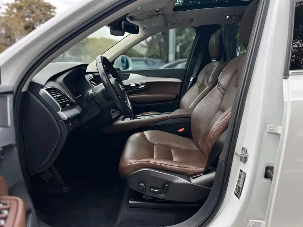 Volvo XC90 2018 — фото 5