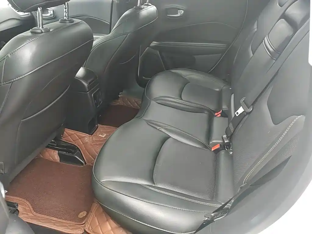 Jeep Compass 2020 — фото 17