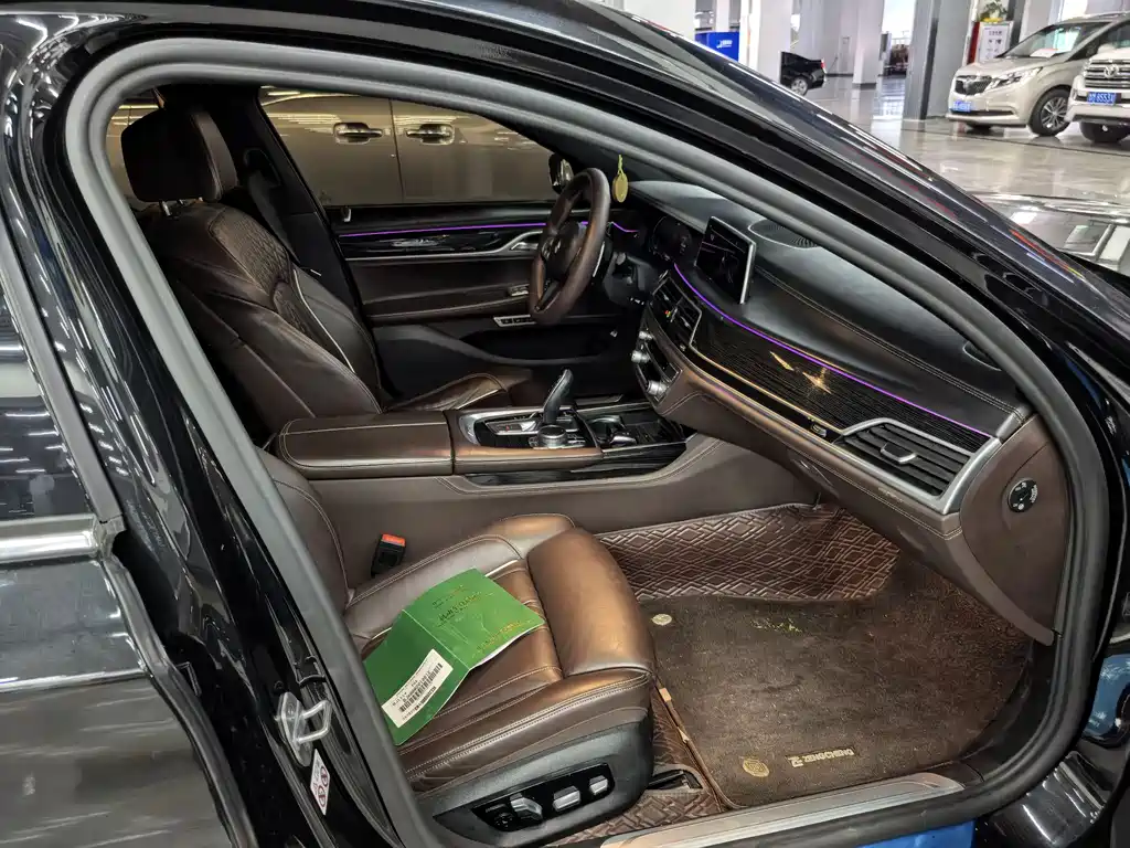 BMW 7 Series 2020 — фото 12
