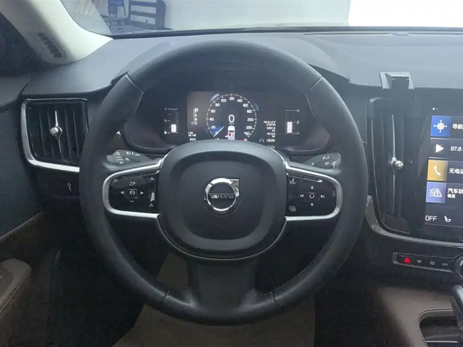 Volvo S90 2017 — фото 15