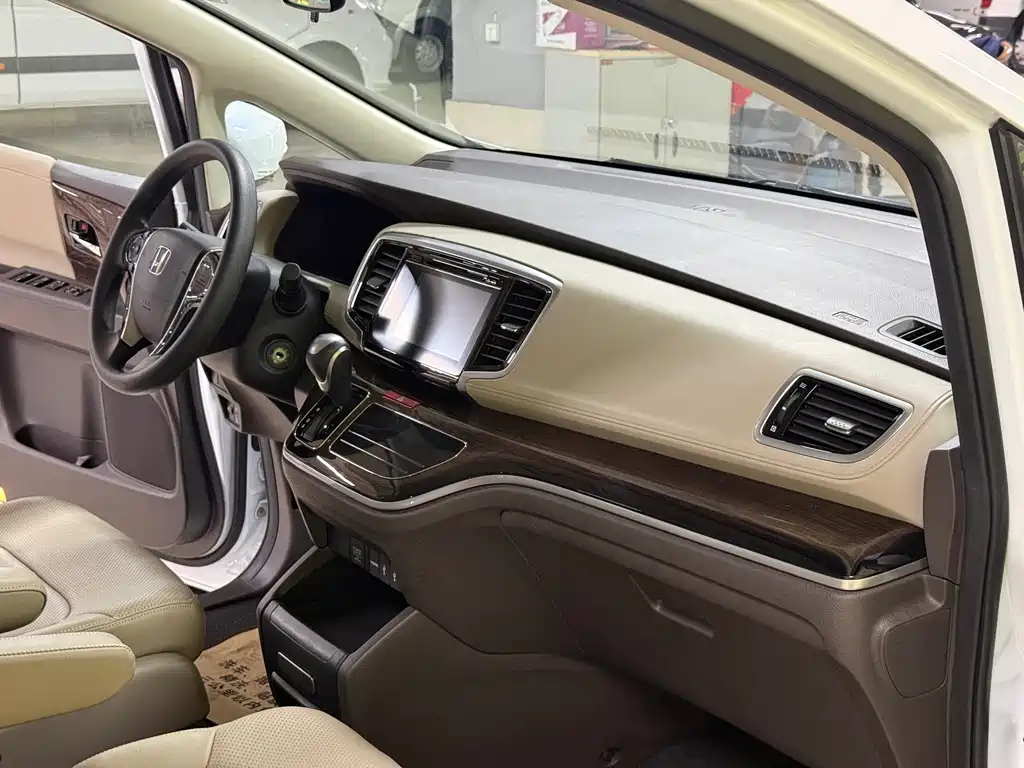 Honda Odyssey 2018 — фото 19