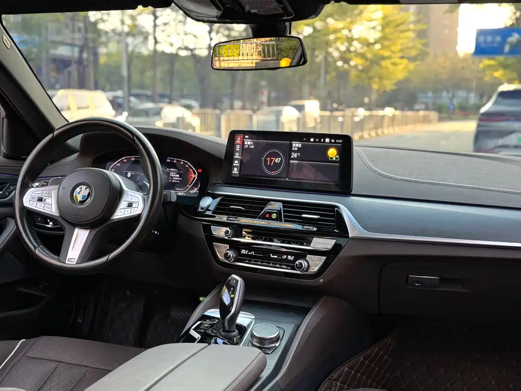 BMW 5 Series 2023 — фото 10
