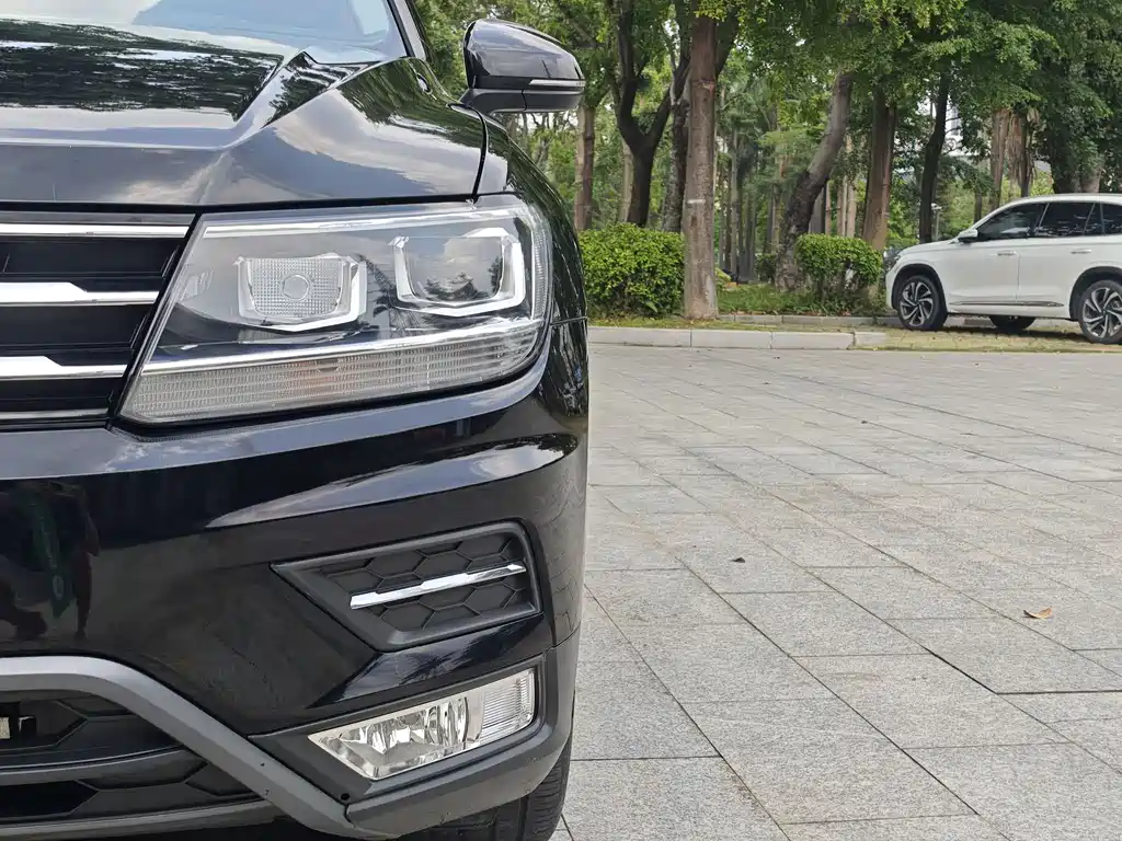 Volkswagen Tiguan L 2021 — фото 8