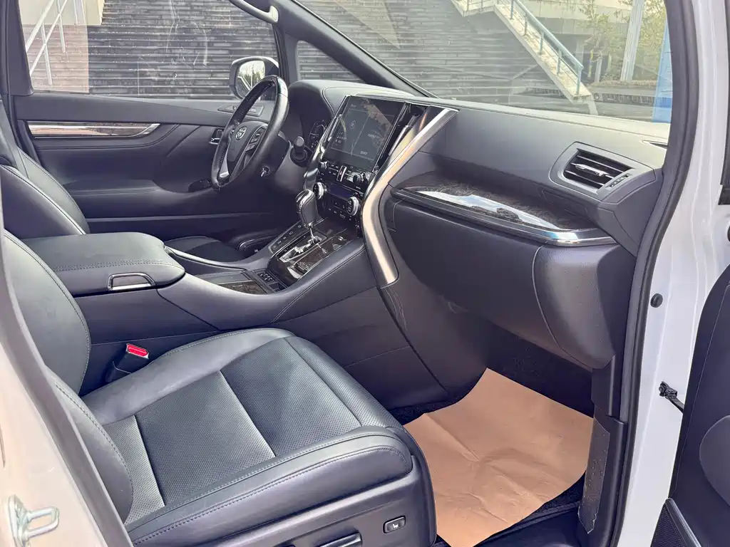 Toyota Alphard 2022 — фото 9