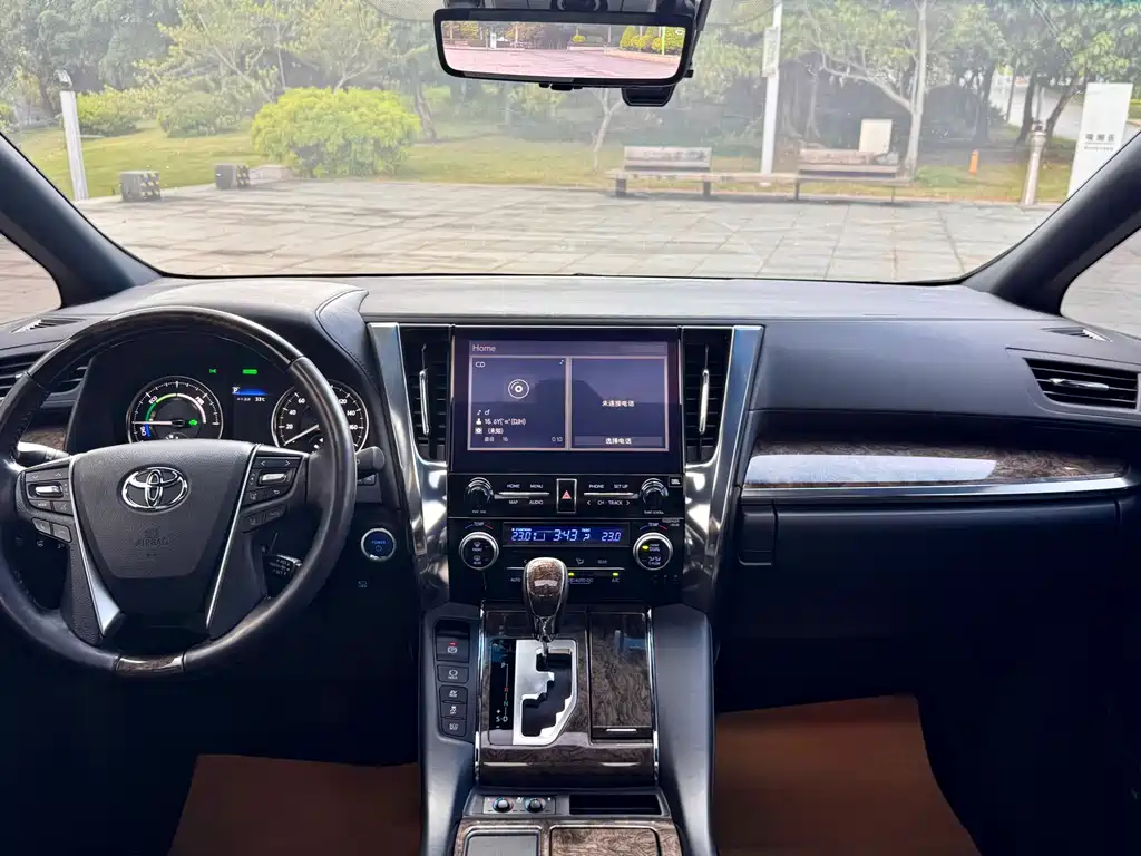 Toyota Alphard 2022 — фото 11
