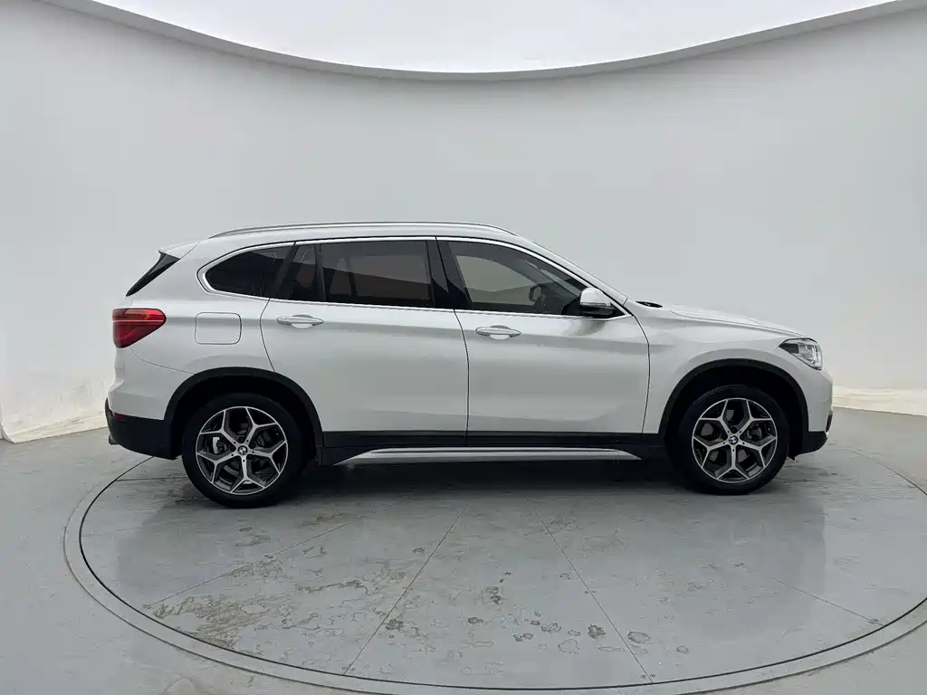 BMW X1 2019 — фото 4