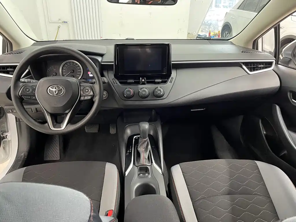Toyota Corolla 2023 — фото 10