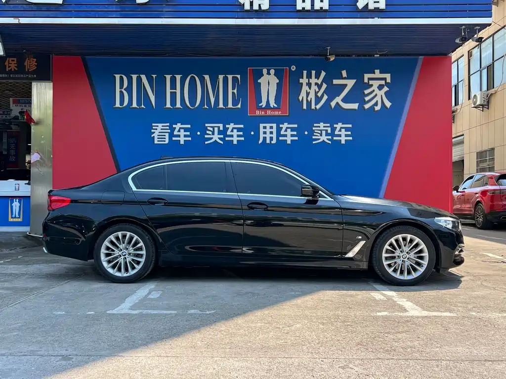 BMW 5 Series 2019 — фото 21