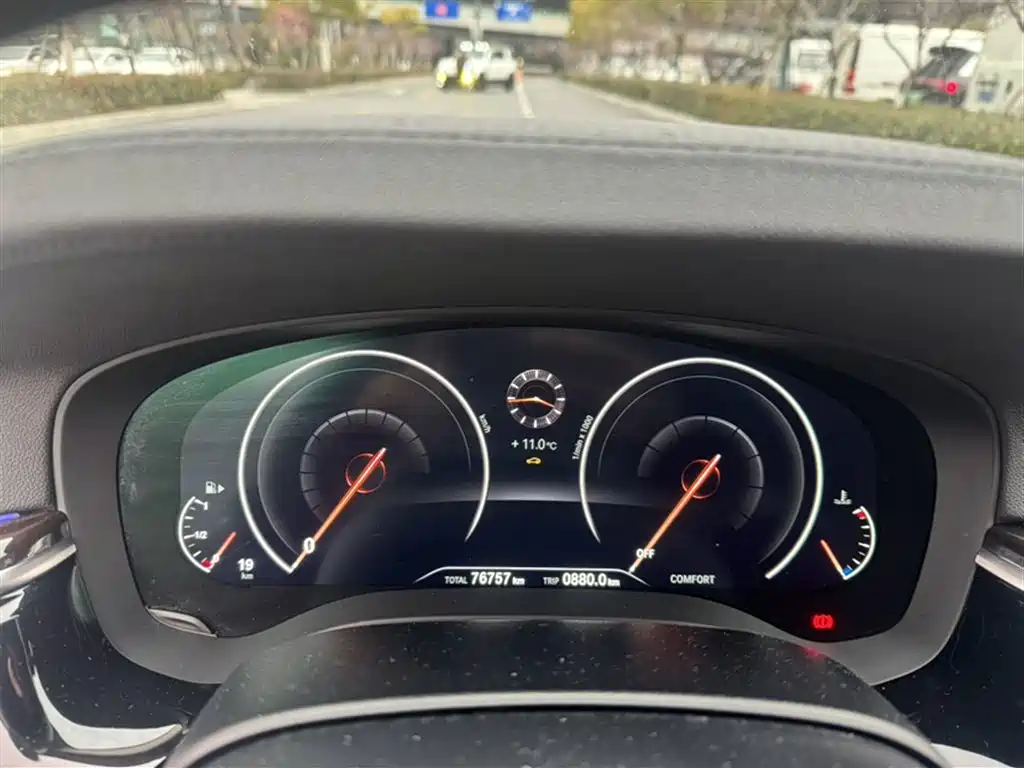 BMW 5 Series 2019 — фото 13