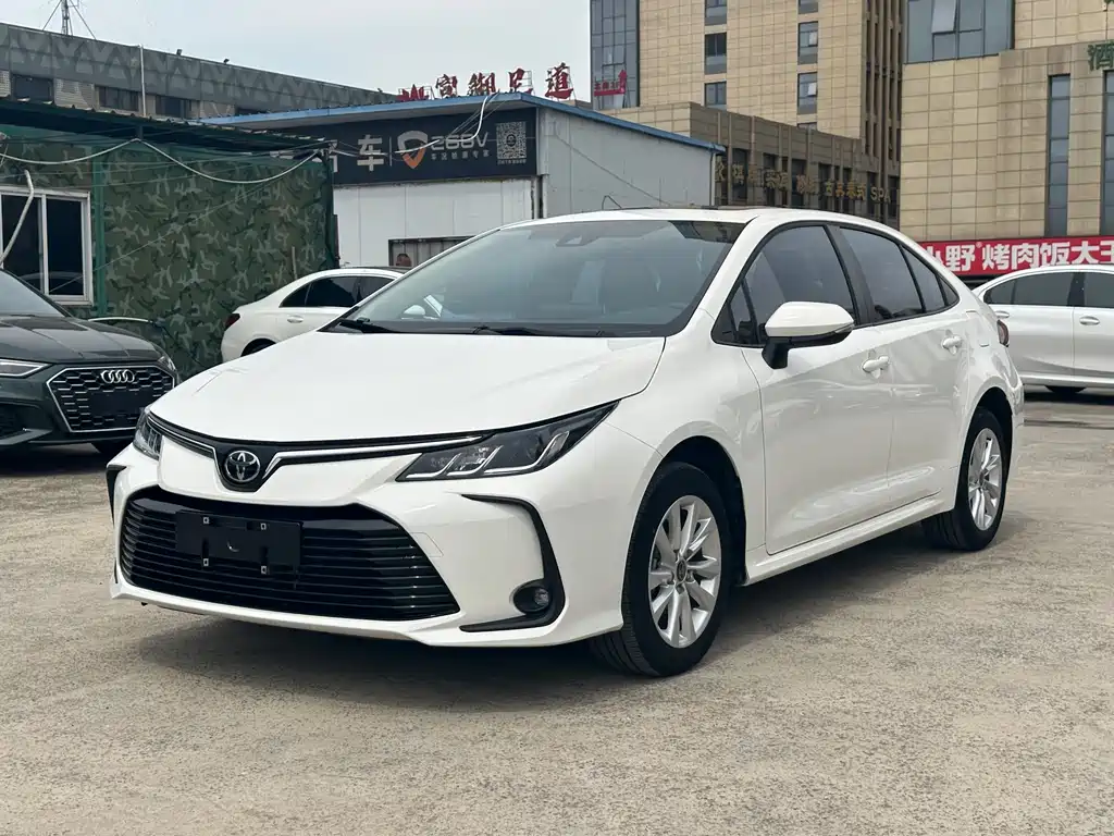 Toyota Corolla 2023 — фото 1