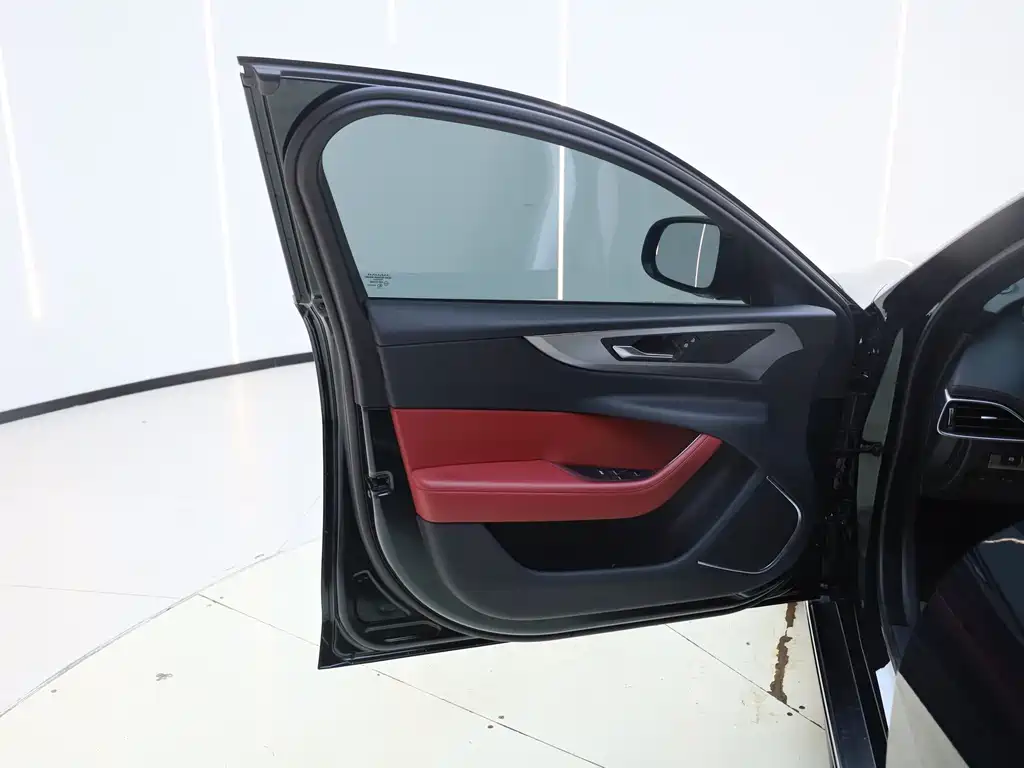 Jaguar XEL 2023 — фото 12
