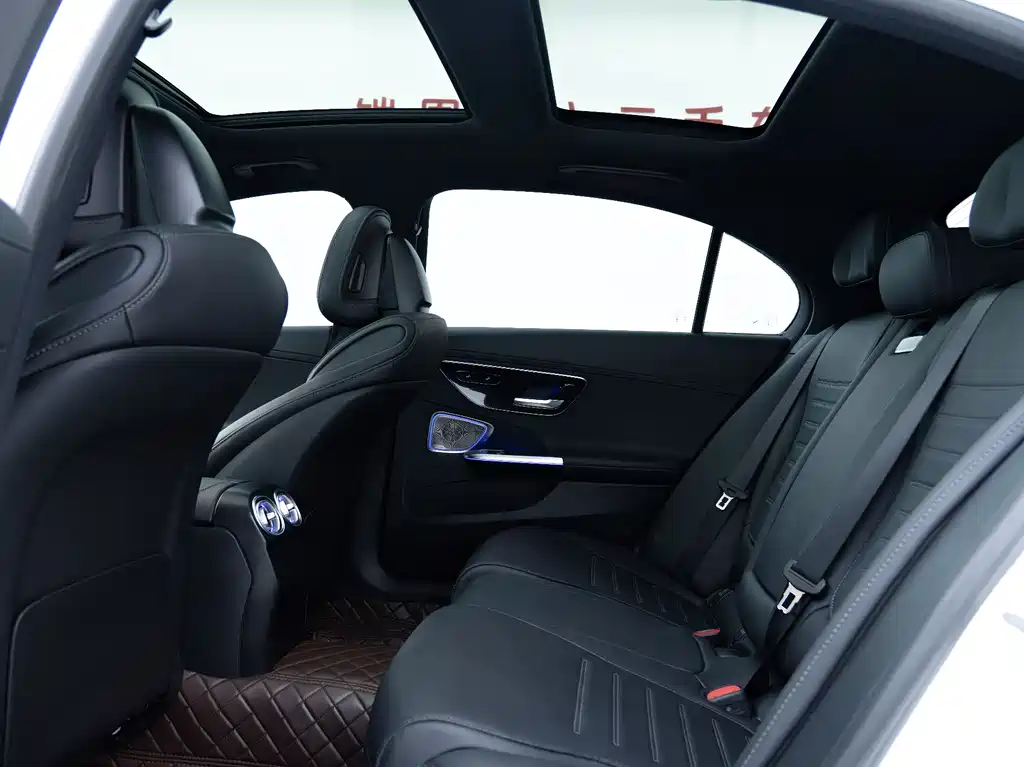 Mercedes-Benz C-Class 2023 — фото 17
