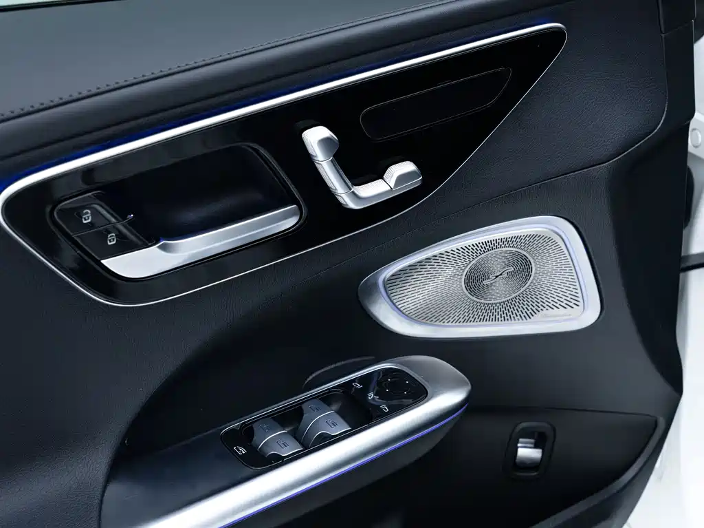 Mercedes-Benz C-Class 2023 — фото 13