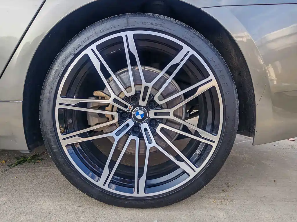 BMW 5 Series New Energy 2020 — фото 6