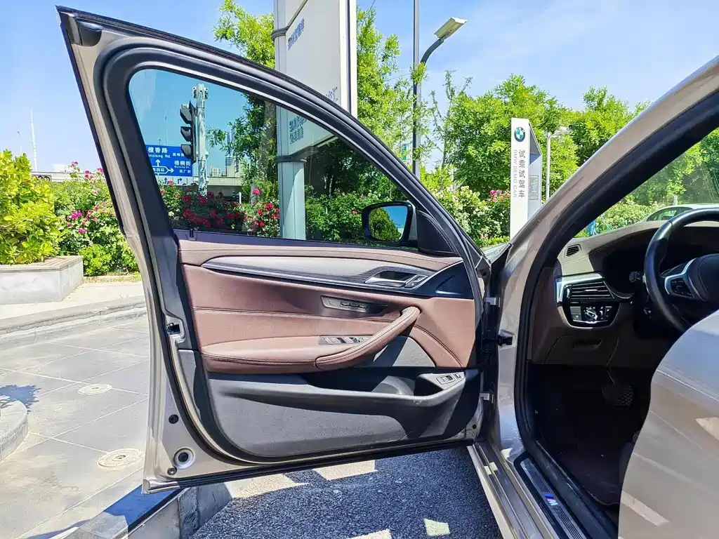 BMW 5 Series New Energy 2021 — фото 10