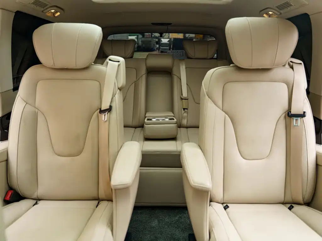 Mercedes-Benz V-Class 2018 — фото 14