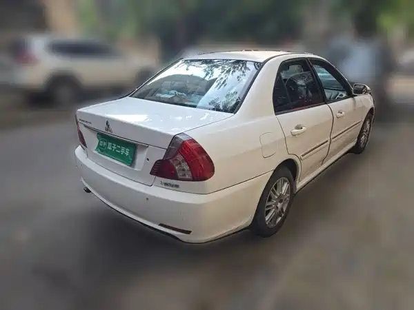 Mitsubishi LANCER 2015